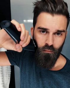 Best Electric Razors for Men. Mens Fashion Beard Styles. Trimmers and Razors. #mensfashion #trimmer #razor Beard Ideas, Beard Tips, Beard Styles Short, Beard Haircut, Beard Hairstyle, Beard Styles For Men, Corte De Cabelo Masculino, Beard Grooming, Beard Trimming