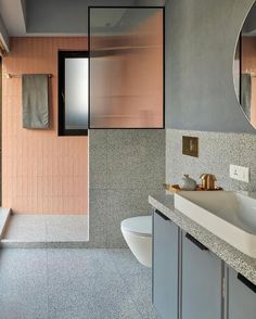 a bathroom with a sink, mirror and toilet next to a bathtub in it