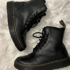 Brand New Without Tags! Black Martin Boots With Rubber Sole, Cute Doc Martens, 90s Doc Martens Outfits, Doc Martens Fall Outfit, Charlie Anderson, Black Docs, Clown Ideas, Olivia Concert, Shoes Doc Martens