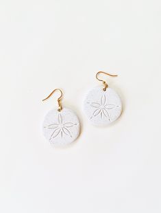 Beautiful and handmade, these sand dollar earrings would pair great with your day at the beach. All hand-etched into clay. Gold-finished earring posts are lightweight. White Round Earrings For Beach, Sand Dollar Earrings, Ceramics Jewelry, Earrings Clay, Ceramic Earring, Earring Posts, Sand Dollar, Ceramic Jewelry, Pure White