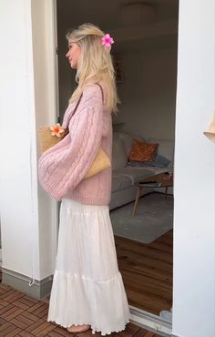 Europe Winter Fashion, Fall Vintage, Maxi Skirt Outfits, Europe Winter, Oversized Crewneck, School Looks