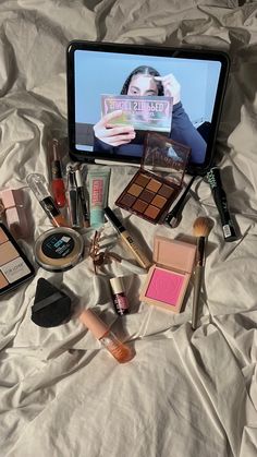 Makeup Is Life, Makeup And Beauty Blog, Mac Book, Fancy Makeup, Pretty Skin Care, Classy Photography, Makeup Looks Tutorial, Makeup Obsession, Girly Images