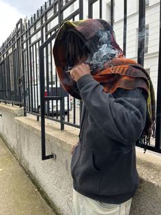 Scarf Aesthetic, Gangsta Style, Instagram Creative Ideas, Lou Reed, Instagram Creative, Aesthetic Grunge, Cute Selfie Ideas, Insta Photo Ideas, Grunge Aesthetic