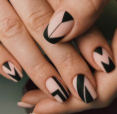 Nails Black Design Creative, Geometric Pattern Nails, Edgy Black And White Nails, Matte Nails Design Ideas Spring, Fun Matte Nails, Lines Nail Designs, Black Geometric Nails, Nails Art Lines, Geometric Nail Art Designs