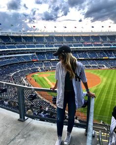 Yankees Hat Jersey Cute Baseball Outfit Hat Outfit Winter Baseball, Baseball Jersey Outfit Women, Hat Outfit Summer, Baseball Highlights, Looks Adidas, Yankees Hat, Fantasy Baseball