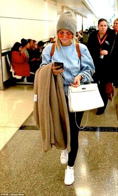 Stunner: Sofia Richie proved she is as cool as they come as she jetted from LAX airport to Paris with her manager Alex Avant on Saturday, before documenting her long-haul journey with her 1.8million Instagram followers Antonio Silva, Aeroplane Outfit, Flight Outfit Airport Style, Comfortable Airport Outfit, Airport Outfit Winter, Chic Airport Outfit, Airport Travel Outfits, Flight Outfit, 2019 Outfits