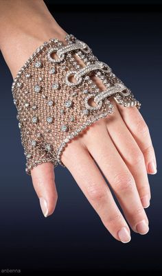 Hand Jewelry, Round Cut Diamond, Body Jewelry, Beautiful Jewelry, Diva, Jewelry Design, Fine Jewelry