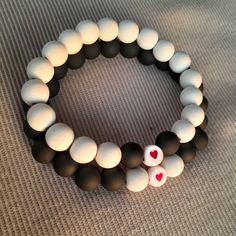 Bracelets Of Beads, Body Jewelry Diy, Matching Couple Bracelets, Pony Bead Bracelets, Pop Jewelry, White Beads Bracelet, Bff Bracelets, Trending Bracelets