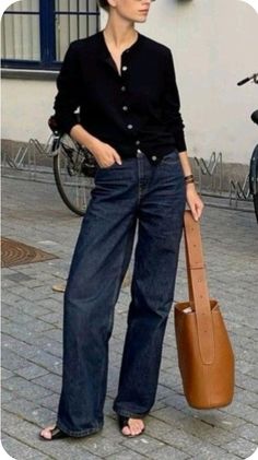 French Women Street Style Casual, Classic Fashion Looks, Parisienne Style, Mode Casual, 60 Fashion, 가을 패션, Celebrity Dresses, Minimal Fashion