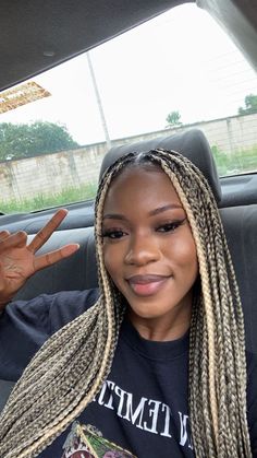 Box Braid Blonde And Black, Money Piece Hair Box Braids, Cute Blonde Braids, Blond Braids For Black Women, Ash Blonde Braids Black Women, Blonde Braids For Black Women, Blonde Twists Black Women, Blonde Braids Black Women Dark Skin