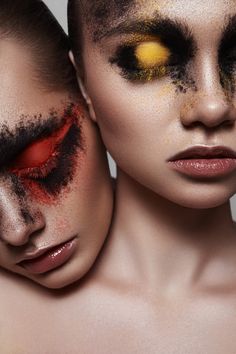 Beauty Fotografie, Beauty Dish, Extreme Makeup, Mode Editorials, Two Models, Best Makeup Artist, Makeup Artist Tips, Photographie Portrait Inspiration