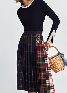 Tartan Skirt Outfit, Tartan Fashion, Checked Skirt, Scottish Fashion, Tartan Skirt, Check Skirt, Rock Outfit, Plaid Outfits