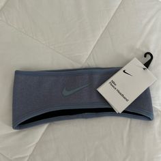 Beautiful Dusty Blue Nike Unisex Fleece Headband. This Has Double Layer Construction For Optimal Warmth. White Nike Hat, Nike Bucket Hat, Womens Ball Caps, Maroon Nike, Fleece Headbands, Nike Cap, Running Headbands, Ponytail Beanie, Plaid Hats