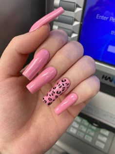 nails pink cheetah 2000s y2k pretty nails Cheetah Print Nails Pink, Leopard Nails Pink, Pink Cheetah Print Nails, Nail Salon Aesthetic, Pink Leopard Print Nails, 2000 Nails, Pink Cheetah Nails, 2014 Nails, Pink Leopard Nails