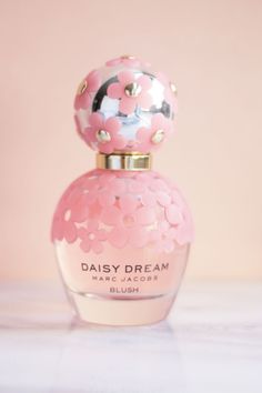 Daisy Dream Perfume, Diy Perfume Oil, Marc Jacobs Perfume, Daisy Perfume, Cheap Perfume, Expensive Perfume, Diy Perfume, Marc Jacobs Daisy, Beautiful Perfume