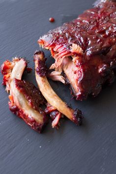 ribs with bbq sauce and sliced onions on a cutting board, ready to be eaten