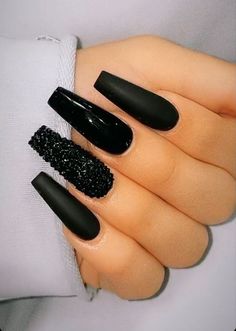 Black Acrylic Nail Designs, Black Nails With Glitter, Black Acrylic Nails, Ombre Acrylic Nails, Stylish Nails Designs, Fall Acrylic Nails, Pearl Nails, Black Nail, Bling Acrylic Nails