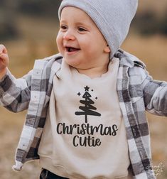 Christmas Shirt Kid, Toddler Girl Christmas Shirt, Cricut Sweatshirt Ideas Christmas, Christmas Cricut Shirts Kids, Cute Christmas Shirts For Kids, Christmas Shirt Ideas Vinyl For Kids, Diy Christmas T-shirt, Kid Christmas Shirt, Cricut Christmas Sweater