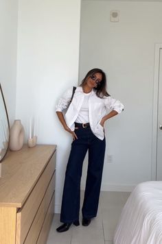 these dark jeans are the cutest! Credits: @bynicolevoz (on tiktok) - - jeans outfit, dark blue jeans, outfit inspo, outfit aesthetic, jeans aesthetic, outfit for university, university outfit, wide jeans, wide leg jeans, fall outfit, autumn outfit Dark Jeans Wide Leg Outfit, Blue Wide Leg Outfit, Wide Dark Blue Jeans Outfit, Dark Jeans Outfit Aesthetic, Blue Wide Jeans Outfit, Blue Jeans Outfit Autumn, Dark Wash Wide Leg Jeans, Dark Blue Jeans Aesthetic, Wide Leg Dark Jeans Outfit