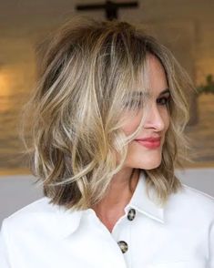 18 Short Shag Hairstyles for Women Who Love a Messy Look Haircut For Square Face, Medium Bob Haircut, Mother Of The Bride Hair, Choppy Bob Hairstyles, Long Bob Haircuts, Hair Color Light Brown, Lob Haircut, Haircut Inspiration, Square Face