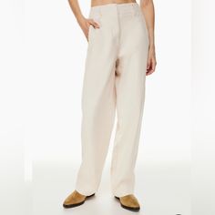 Nwt Aritzia Ascendant High-Waisted Utility Pant. Size 2 But Also Fits Like A Size 4. Super Flattering, Can Be Dressed Up Or Down. Model Looks, Aritzia Pants, Utility Pants, Aritzia Wilfred, Denim Accessories, Denim Leggings, Sweater Pants, Fit N Flare Dress, Pair Of Pants