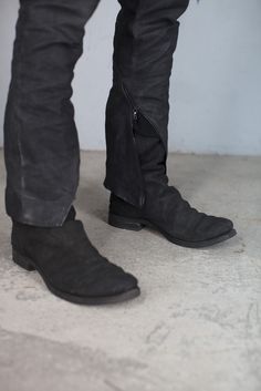 Lumen et Umbra Stacked Jeans Outfit Men, Sam Sulek, Techwear Fashion, Jeans Outfit Men, Fashion Aesthetics, Y2k Clothes, Denim Details, Vintage Casual, Combat Boots