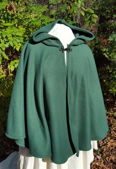 This short cloak is delightfully soft and comfortable. It's long enough to reach the back of the hand, keeping you warm but keeping your hands available when needed. It has a full hood and closes with your choice of a matching cloth frog clasp or a heart shaped metal clasp. Click through the pictures to see the options. This cloak is great for a costume piece or a cozy jacket, great for Spring, Fall, or over air conditioned buildings. Your cloak will measure about 30 inches in length. This listi Aesthetic Wardrobe, Winged People, Cape With Hood, Bespoke Clothing, Cozy Jacket, Marvelous Designer, Green Outfit, Gothic Outfits, Fun Fashion