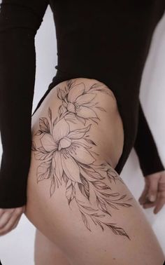 Flower Hip Tattoos, Font Tato, Hip Tattoo Designs, Floral Thigh Tattoos, Hip Thigh Tattoos, Tattoos Infinity, Tattoo Filler