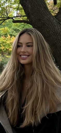 Long Blonde Highlights And Lowlights, Vs Models Hair, Natural Beachy Hair, Prettiest Blonde Hair Color, Long Thick Hair Blonde, Beachy Light Brown Hair, Drastic Hair Change Ideas, Long Dirty Blonde Hair With Layers, Wet Balayage Blonde