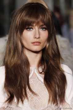 Long Hair And Bangs, Thick Fringe, Trendy We Fryzurach, 70s Hair, Long Face Hairstyles, Hair 2018, Fringe Hairstyles, Long Brown Hair, Long Hair With Bangs