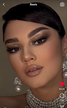 Great Gatsby Makeup Look, Prom Makeup Looks For Brown Eyes, Great Gatsby Make Up, Gatsby Party Makeup, 20s Makeup Gatsby, Masquerade Ball Makeup, Messy Makeup Aesthetic, 1920s Makeup Gatsby, Great Gatsby Makeup