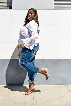 Simple is sometimes better!  #denimjeans #destroyedjeans #croppedjeans #vintagewash Poetic Justice, Destroyed Jeans, White Fashion, Classic White, Cropped Jeans, Boyfriend Jeans, Fashion Designer, Trendy Fashion, Black Women