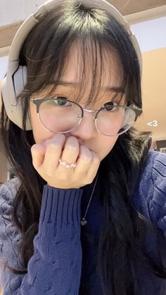 tracy sohn Asian Short Hair, Causual Outfits, Winter Fits, How To Pose, Hair Inspo, Cute Hairstyles, Easy Hairstyles, Pretty People, Headphones