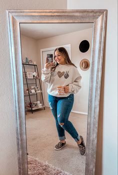 Fall Halloween sweater outfit Fall New Mom Outfits, Fall Outfits With Sweatshirts, Plus Size Fall 2023 Outfits, Sweatshirt And Jeans Outfit Casual, Taco Festival Outfit, Halloween Sweatshirt Outfit, Mom Outfits Fall Plus Size, Cute Fall Plus Size Outfits, Cute Fall Outfits Plus Size Casual