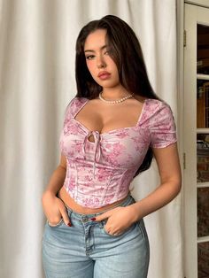 Pretty Top, Crop T Shirt, Women's T Shirts, Sweetheart Neck, Inspiration Mode, Fashion Poses, Holiday Fashion, Fashion Online Shop