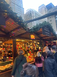 many people are standing in line at the christmas market