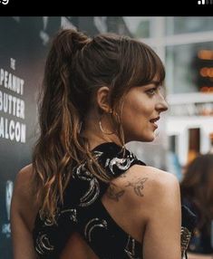 Formal Ponytail With Bangs, Short Ponytail Hairstyles With Bangs, Dakota Johnson Ponytail, Fringe Updo Hairstyles, Ponytail With Fringe, Formal Hair With Bangs, Square Face Men, Men Wavy Hair, Updos With Bangs