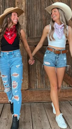 Cowgirl Outfits School Spirit, Easy Cowgirl Costume Diy, Wild West Dress Up, Cow Girl Outfits Ideas Halloween, Cute Halloween Costumes Cowgirl, Country Theme Outfit Women, Cowgirl Diy Outfit, Farm Theme Outfit Women