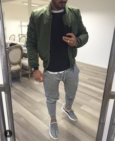 Mens Clothing Styles Joggers, Outfits Con Jogger Hombre, Men’s Joggers Outfit, Men’s Jogger Pants Outfit, Men’s Fashion Joggers, Men Styl, Trendy Mens Fashion, Joggers Outfit, Mens Outfit Inspiration