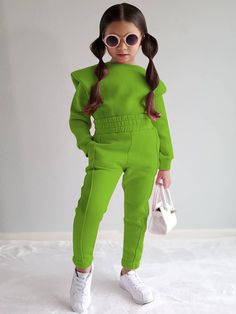 Belle Outfit, Sporty Suit, Green Outfits, Girl Trends, Lace Tshirt, Causal Outfits, Matching Swimwear, Autumn Clothes, Sweatpants Shorts