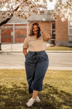 Plus Vest Outfits, Fat Woman Fashion, Basic Plus Size Outfits, Plus Size Summer Aesthetic, Summer Outfits 2024 Plus Size, Plus Size Lazy Day Outfits, Plus Size Outfits Casual Comfy, Outfits Curvy Juvenil, Soft Girl Aesthetic Outfit Plus Size