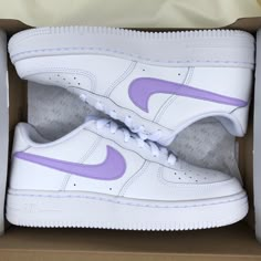 authentic white Nike Air Force 1 hand painted custom sneakers lilac swooshes insides and outsides The sneakers are protected against water/rain You can clean the painted parts by hand with water only Do NOT wash the sneakers in the washing machine All sneakers are made on order, please allow 2 weeks processing time for your item to be shipped The Netherlands: 2 work days Europe: can take 4-12 days U.S. & Canada: can take 2-3 weeks Worldwide: can take 3-4 weeks  * BE AWARE OF YOURE SNEAKERS SIZE, Purple Nike Shoes, Pastel Shoes, White Nike Air Force, Water Rain, Nike Air Force 1 Custom, White Nike Air, Nike Shoes Air Force, Preppy Shoes, Purple Nikes