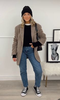 Outfits Con Americana, Winter Blazer Outfits For Women, Wool Blazer Outfit Women, Fall Fashion Trends Casual, Blue Straight Jeans, Casual Brunch Outfit, Outfit Minimalist, Blazer Outfits For Women, Autumn Winter Outfits