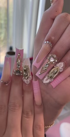 Pink San Judas Nails, Virgen De Guadalupe Nail Ideas, Nail Inspo Virgencita, Church Nails, Acrylic Nails With Virgin Mary, Virgencita Nail Set, Mexican Acrylic Nails