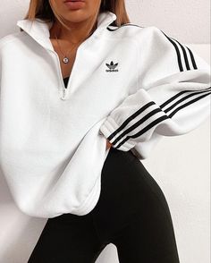 Cute Sporty Aesthetic, Oversized Fleece Jacket, Adidas Sweatshirt Outfit, Looks Country, Chill Outfits, Looks Street Style, Adidas Outfit, Cute Comfy Outfits, Athleisure Outfits