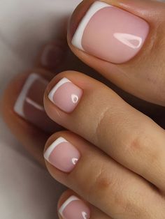 Rosa Pálido  Collar   Liso Uñas de Color Embellished Toenail Color Ideas, Milky French Pedicure, Manicure French Tip, French Pedicure, Gel Toe Nails, Nagellack Trends, Toe Nail Color, Acrylic Toe Nails