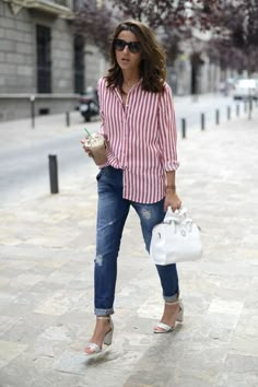 Vertical Striped Shirt Outfit, Red Striped Shirt Outfit, Mode Ab 50, Vertical Striped Shirt, Vertical Striped Dress, Red Striped Shirt, Blouse Style, Shirt Dresses