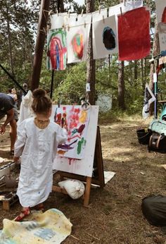 Small Get Together Ideas Parties, Nature Play Ideas, Painting In Nature, Kids In Nature, Kids Outdoor Spaces, Outdoor Preschool, Small Festival, Backyard Design On A Budget, Forest Festival