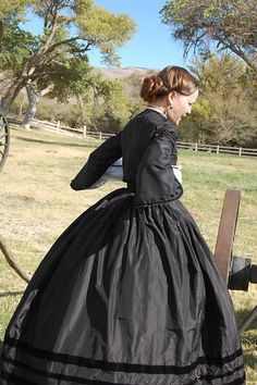 1860s Dresses, Victorian Era Dresses, Edwardian Costumes, Victorian Fashion Dresses, 19th Century Clothing, Black Ball Gown, Black Silk Dress, Century Clothing, Vintage Gowns