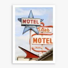 an old motel sign with a star on it's top and the word motel above it